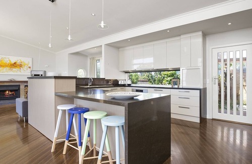 Rye House | Saltwater VILLA -5 bed, 12m heated* POOL -foxtel, billiards, BONUS* OFFERS 2026.