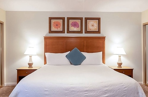 San Diego Country Estates Hotel | San Diego Country Retreat | Full Kitchen | Free Parking