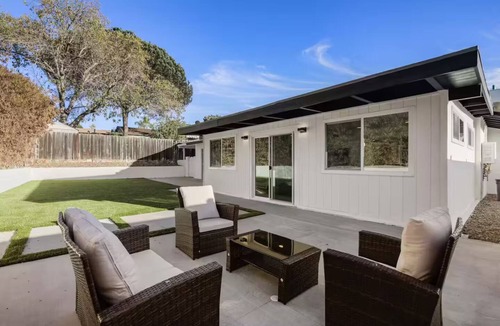 Lake Murray House | San Diego Dream home : Spacious & Modern