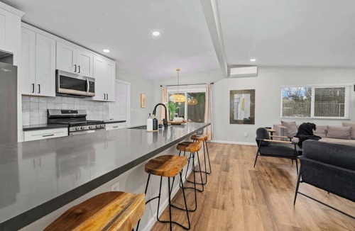 Fairmount Park House | San Diego Getaway ★ 2-in-1 House & Private Studio