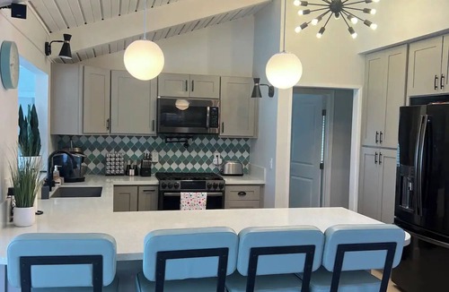 San Carlos House | San Diego Oasis- A Retro Retreat w/King Size Bed!