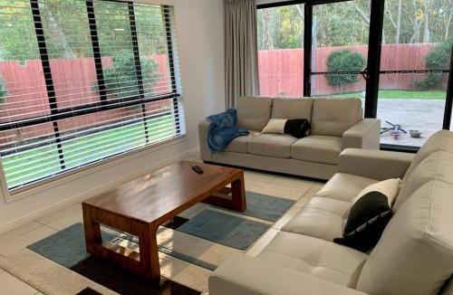 Sandstone Point House | Sandstone Pt Pet friendly 4-bedroom home