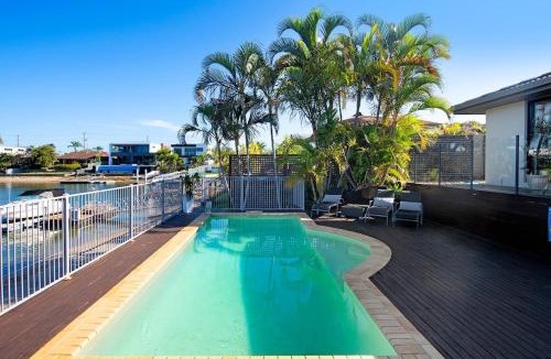 Broadbeach Waters House | Sandy Shores - Large Family Retreat