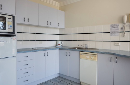 Broadbeach Apartment | Santa Anne By The Sea