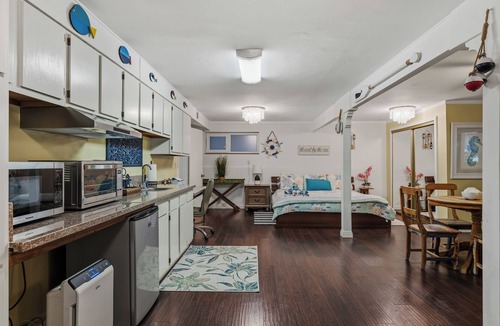 Santa Barbara Apartment | Santa Barbara Remodeled Cozy Studio with Private Patio, AC & Tesla Charger