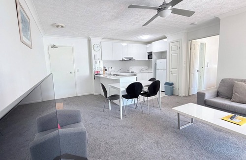 Surfers Paradise Apartment | Santana Resort