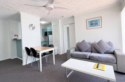 Surfers Paradise Apartment | Santana Resort