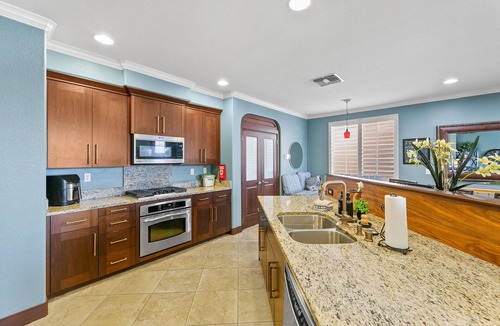 Rancho Cordova House | Savorn's Boutique Brownstone – 11-Bed Group Getaway Near River & Lake