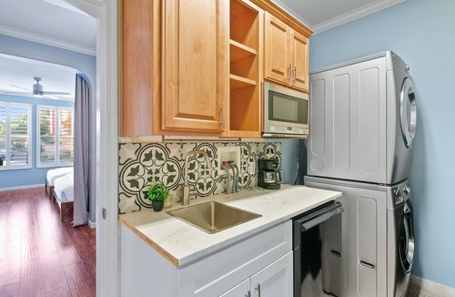 Rancho Cordova House | Savorn's Boutique Brownstone – 11-Bed Group Getaway Near River & Lake
