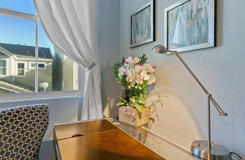 Rancho Cordova House | Savorn's Boutique Brownstone – 11-Bed Group Getaway Near River & Lake