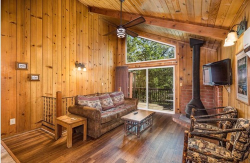Bass Lake Hotel | Scenic Retreat with Breakfast (Select Stays), Lake Views & Easy Access to Trails