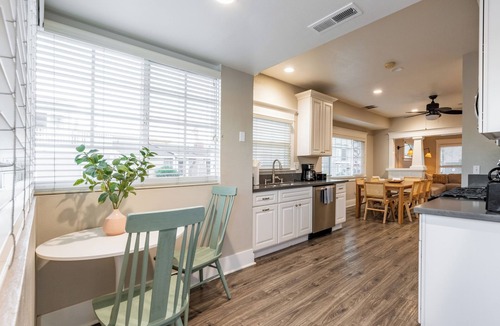 West Newport House | Sea Sight by AvantStay | Walk to Newport Beach