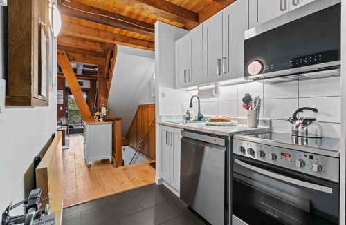 Ucluelet Cabin | Sea Star at Terrace Beach I Hot Tub I Oceanfront