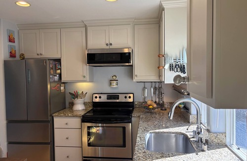 Seabright House | Seabright unique retreat. Townhouse radiant with natural light and decor.