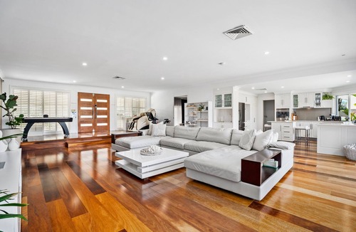 Bundall House | Seaclusion Waterfront Heated Spa+ Pool, Trampoline