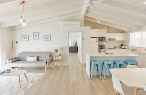 Rye House | Seaesta Rye by Ready Set Stay - Pet-friendly, solar heated pool, WIFI, Netflix
