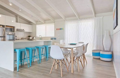 Rye House | Seaesta Rye by Ready Set Stay - Pet-friendly, solar heated pool, WIFI, Netflix