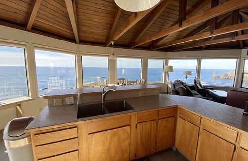Albion House | Seal Point - Edge of the World
