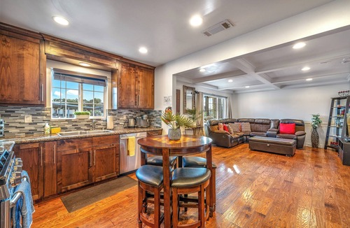 Seaside House | Seaside 3BR for 8 with Putting Green by Del Monte