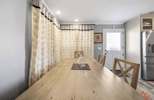 West Newport Apartment | Seaside Escape: Steps to Ocean View