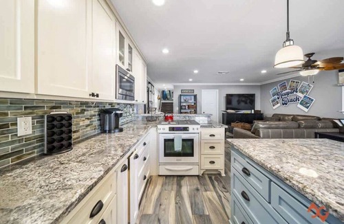 West Newport Apartment | Seaside Escape: Steps to Ocean View
