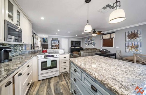 West Newport Apartment | Seaside Escape: Steps to Ocean View