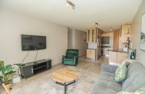 Pollok Beach Apartment | Seaside Serenade