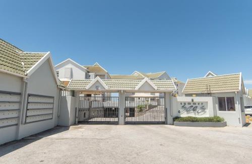 Pollok Beach Apartment | Seaside Serenade