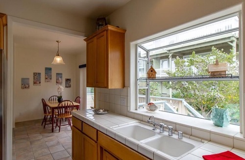 Marine Terrace House | Seaside Serenity ~ 3 KING, 2 Queen, Walk 2 Blocks 2 Ocean & Tide Pools!