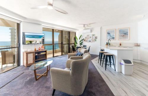 Main Beach Apartment | Seaside Serenity Ocean Views & Pool