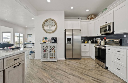 Crescent City House | Seaside Vacation Rental Fantastic Ocean and Battery Point light House veiws