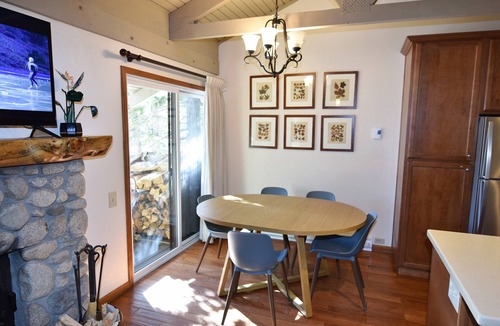 Mammoth Lakes Condo | Seasons 4 158 Mountain View close to shuttle, hot spa, game room, Canyon Lodge and bike path
