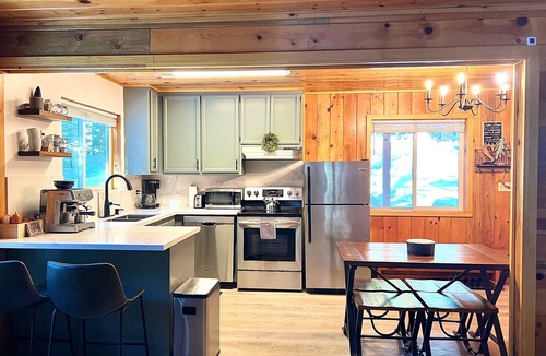 Alta Cabin | Secluded Cabin with Hot tub on spacious private lot