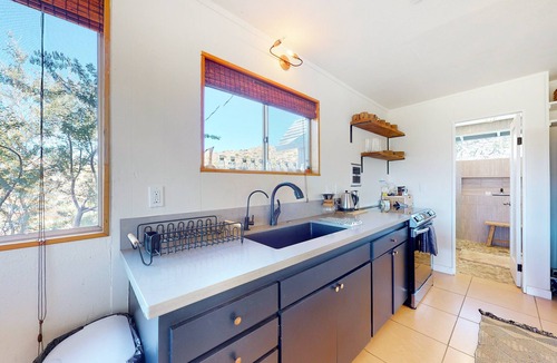 Yucca Valley House | Secluded hilltop home with hot tub, cowboy pool, & amazing views