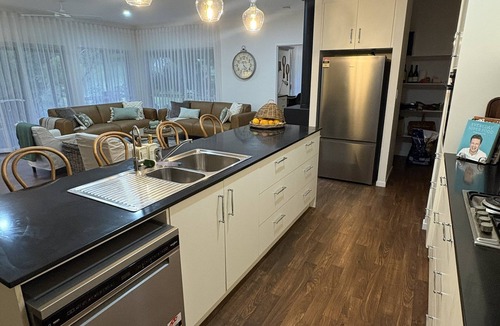 North Maleny House | Secluded Maleny Lakeview Escape with Fireplace & View. Pet Friendly!
