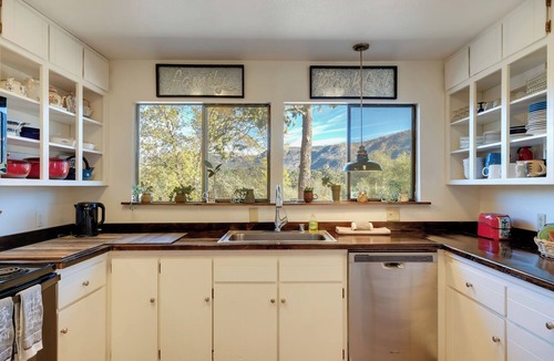 North Fork House | Secluded Mountain Hideaway < 8 Mi to Bass Lake!