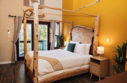 Tofino Hotel | Secluded Oceanfront - Upstairs