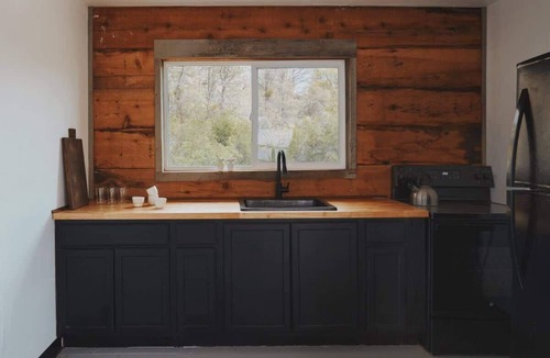 Dunlap Cabin | Secluded rustic 2-bedroom cabin on nature retreat
