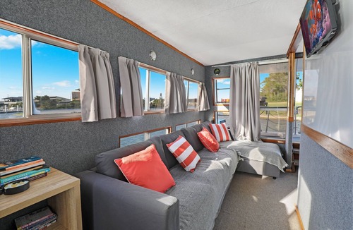 Pelican Waters Boat Rental | Self contained floating apartment