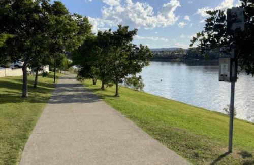 Varsity Lakes Apartment | Self contained guest house Gold Coast - sleeps max 4