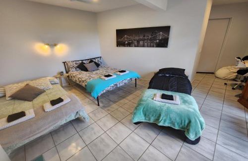 Tallai House | Self Contained Guesthouse for 7ppl, w Pool