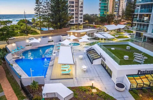 Surfers Paradise Apartment | Sensational Beach & Ocean views. Free fast Wifi. Best Location