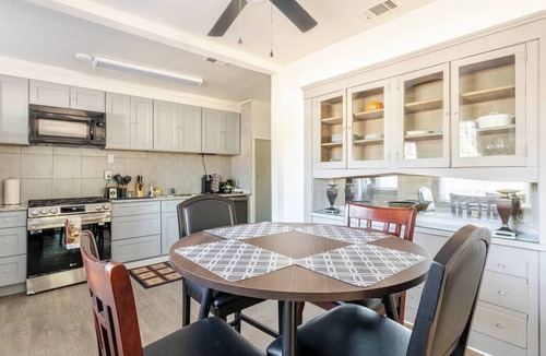 Visalia House | Sequoia/Kaweah Hospital Duplex 2/2