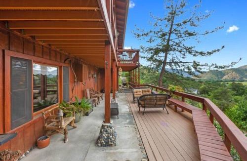 Three Rivers House | SEQUOIA LOOKOUT LODGE