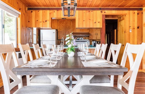 Springville Cabin | Sequoia Retreat: Spacious Cabin/Hot Tub/Sun Deck