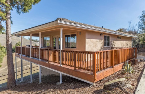 Atascadero House | Serendipity Luxury Retreat - Vineyard! Private Hot Tub! Dogs Welcome!