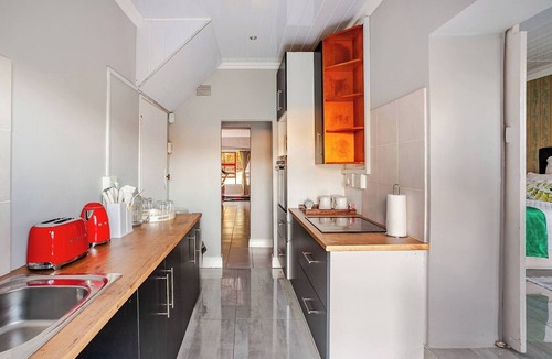 Walmer Apartment | Serene 2-Bedroom Apartment in Gqeberha with River Views