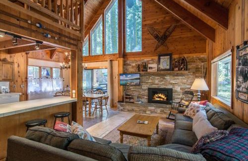 Tahoe Pines House | Serene cabin with expansive deck grill fireplace - near skiing - walk to beach