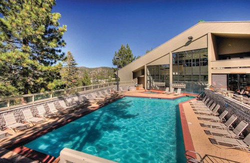 Tahoe Village Apartment | Serene Resort w/15 Hot Tubs Near Heavenly Mountain – Soak in Mountain Views