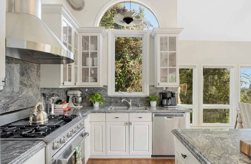 Eastern Malibu House | Serene Serra Retreat Estate-Malibu Escape with Ocean & Mountain Views